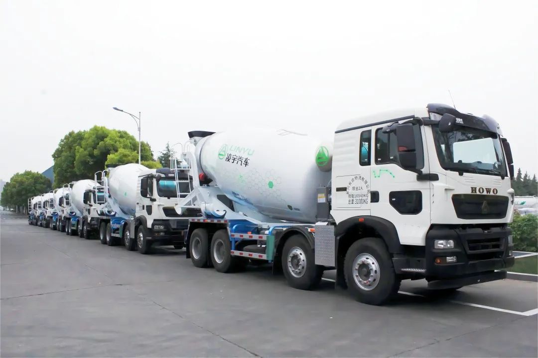繁花似錦春暖陽(yáng)，凌宇攪拌發(fā)車(chē)忙！