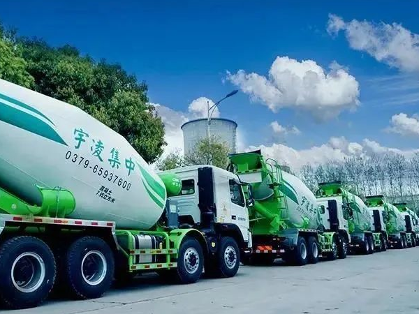 8年老客戶(hù)再提車(chē)，10臺攪拌車(chē)批量交付，客戶(hù)：選凌宇我放心！
