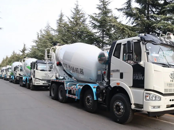 2021捷報頻傳，新老客戶(hù)訂單不斷，凌宇罐車(chē)奔赴大江南北！